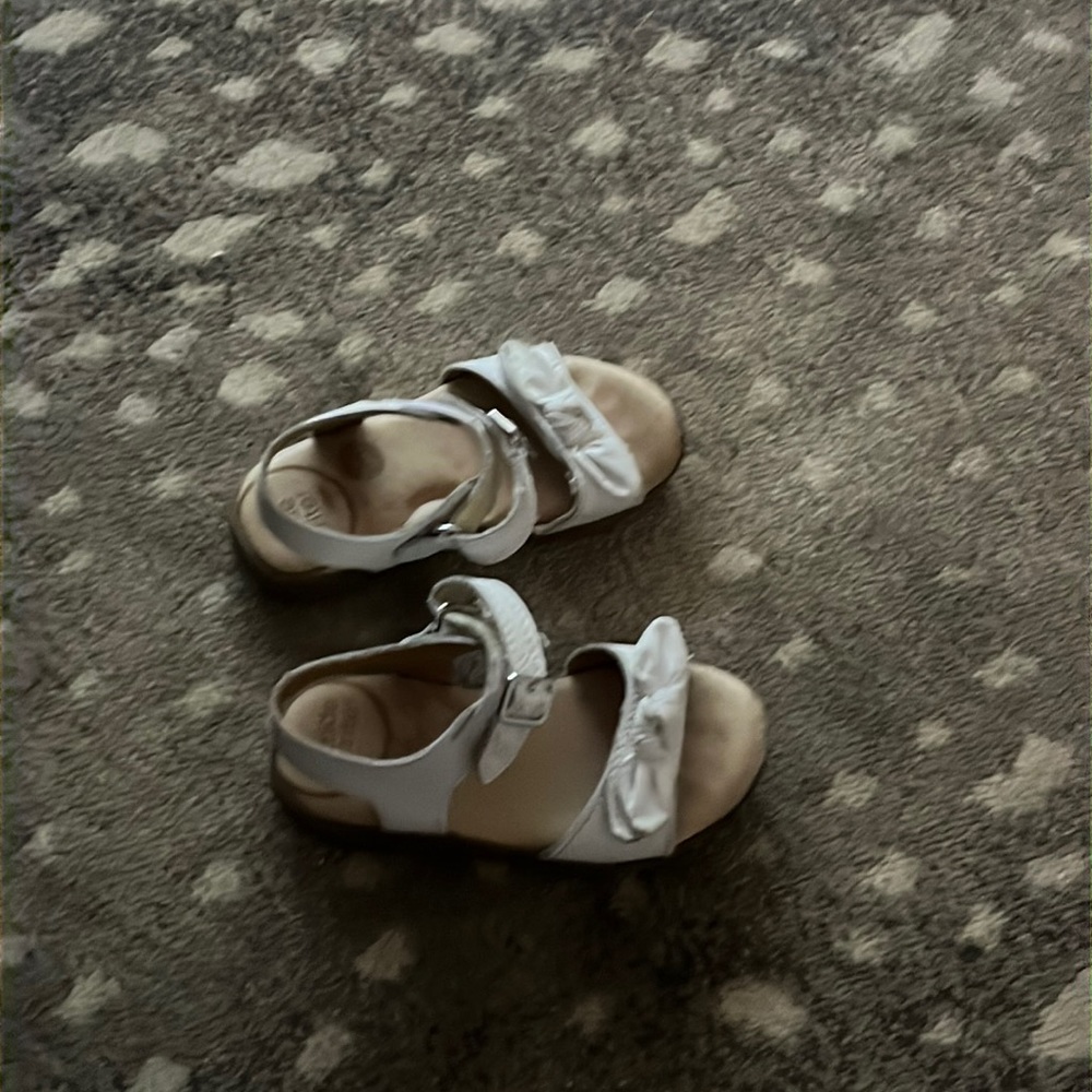 Stride Rite girls White sandals great condition Size  7
